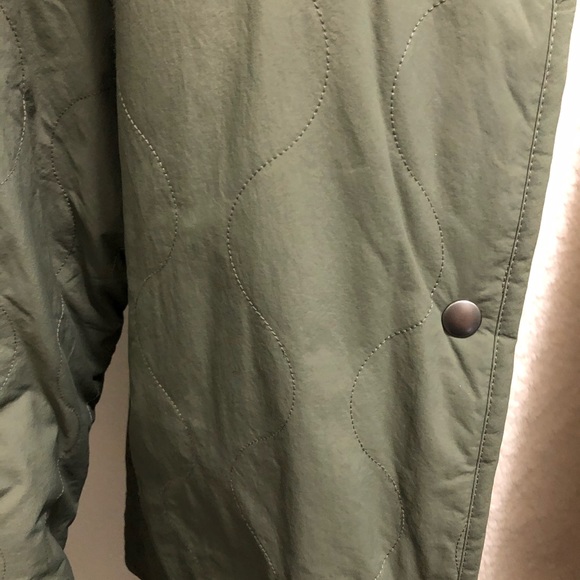 Reversible Uniqlo Green & Faux Teddy Puffy Jacket - Picture 4 of 9